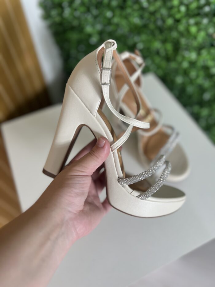 sandalia salto alto cristal branco off vizzano 6292.256 sandalia salto alto cristal branco off vizzano 6292.256