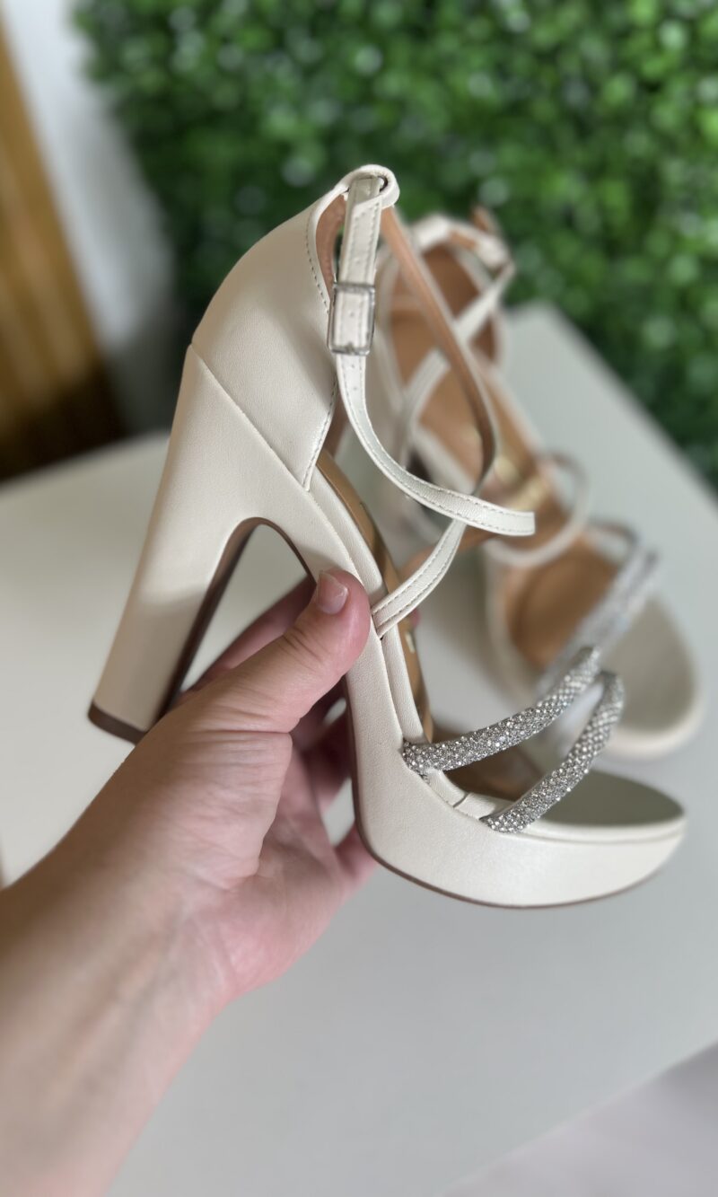 sandalia salto alto cristal branco off vizzano 6292.256 sandalia salto alto cristal branco off vizzano 6292.256