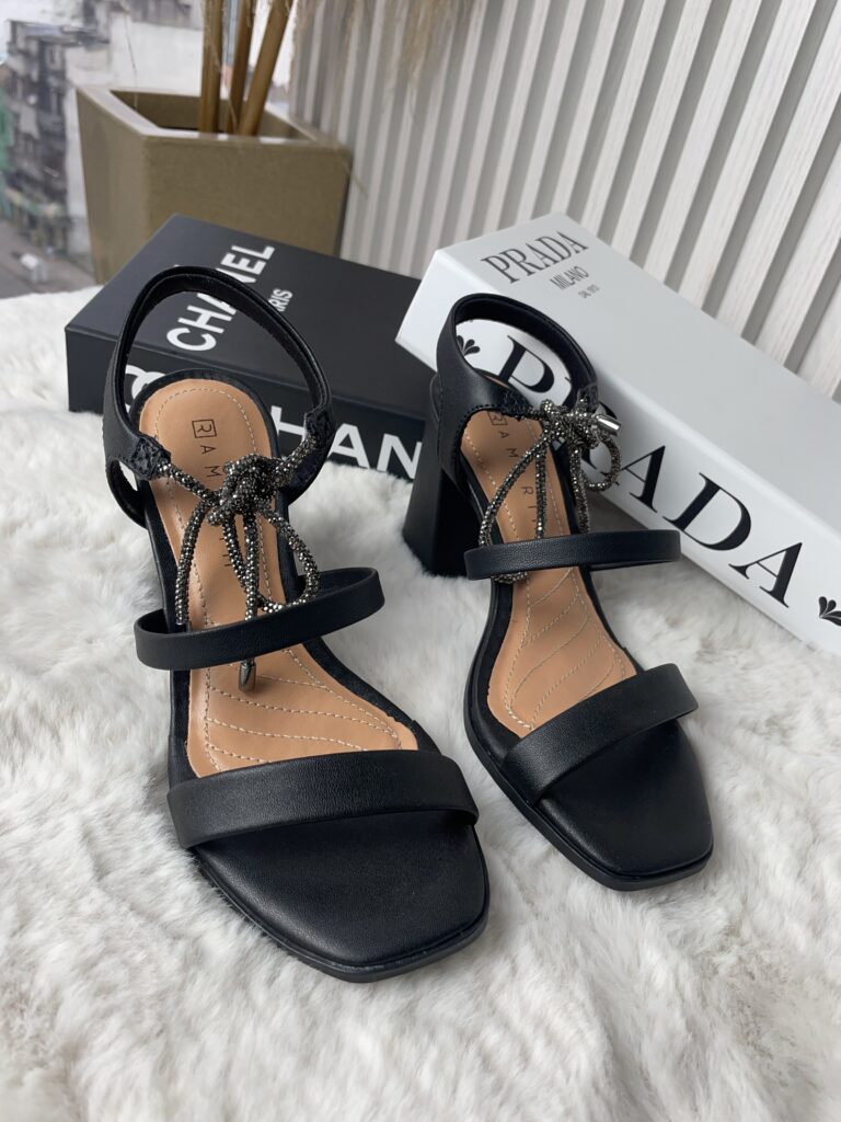 sandália preta amarração strass ramarim 2341202 sandália preta amarração strass ramarim 2341202