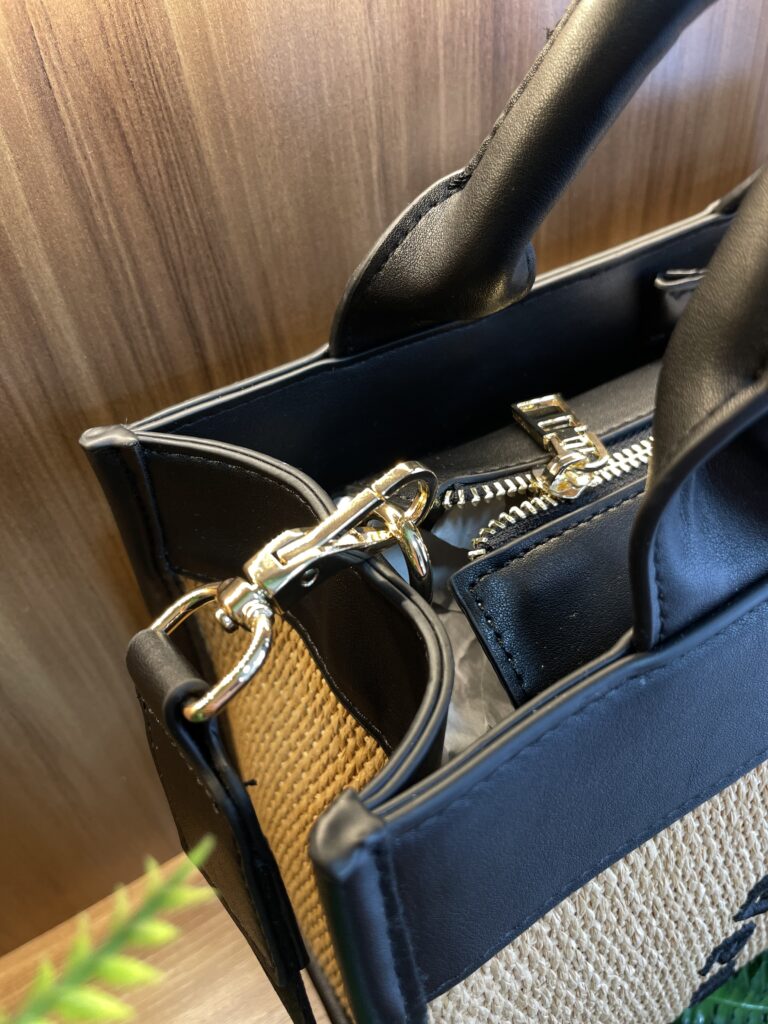 bolsa tote média palha bege claro preto via marte ref: b1 120 01 bolsa tote média palha bege claro preto via marte ref: b1 120 01