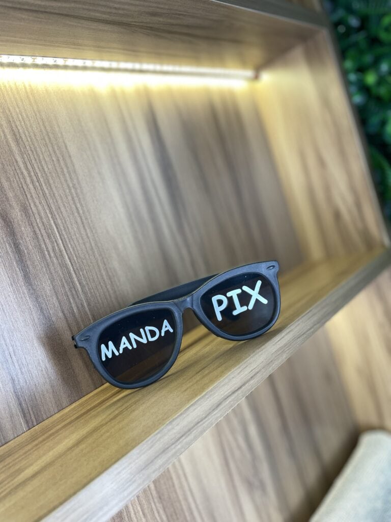 Óculos manda pix