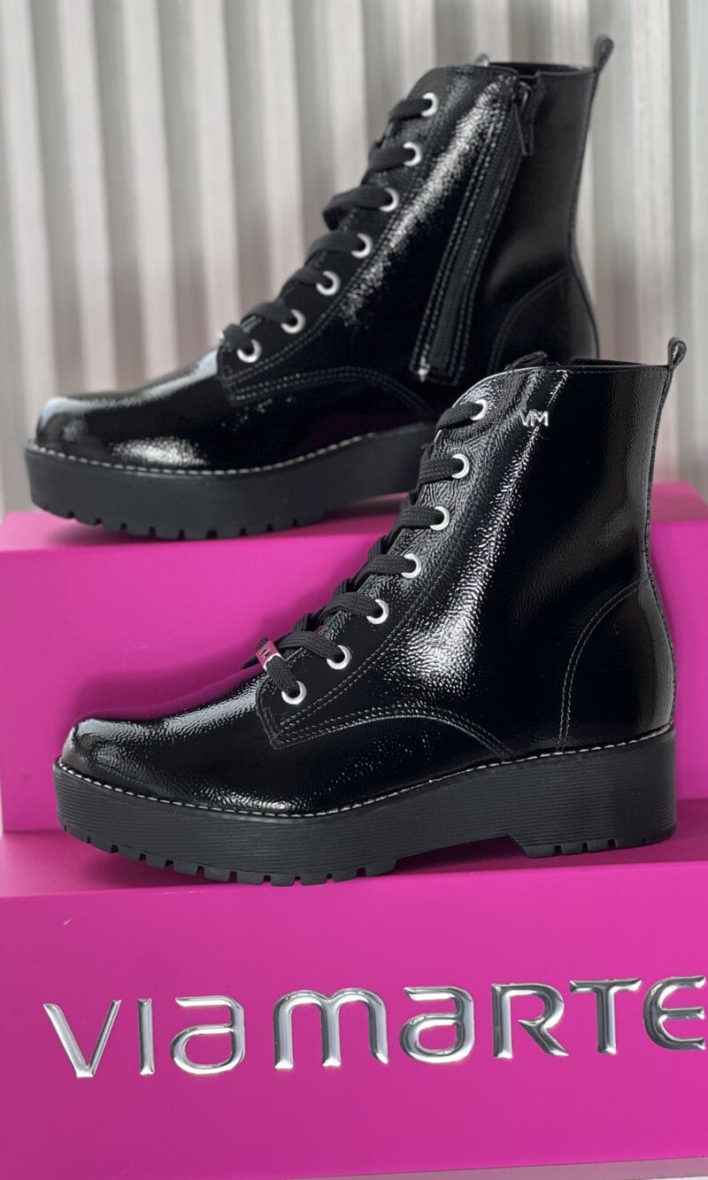 coturno verniz preto via marte 23 603 01 coturno verniz preto via marte 23 603 01