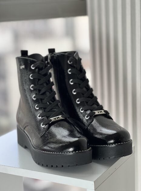 coturno verniz preto via marte 23 603 01