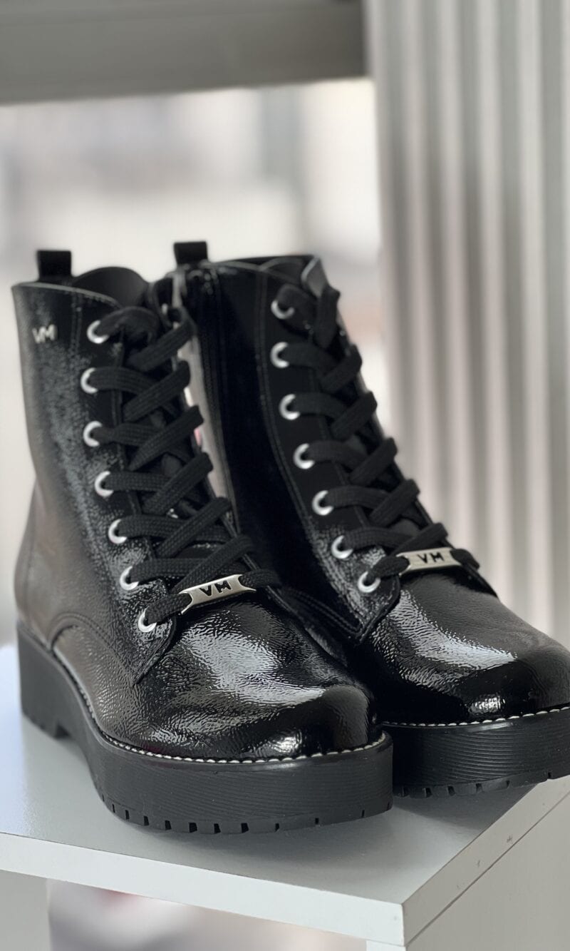 coturno verniz preto via marte 23 603 01