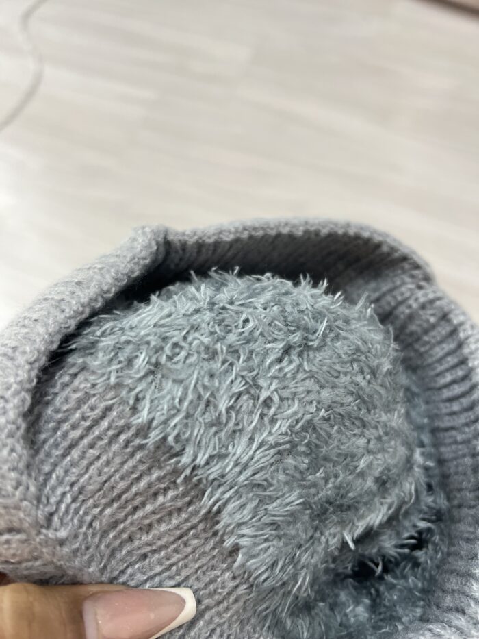 touca pompom cinza liso touca pompom cinza liso