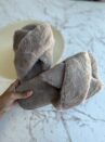 pantufa x 2 tiras marrom