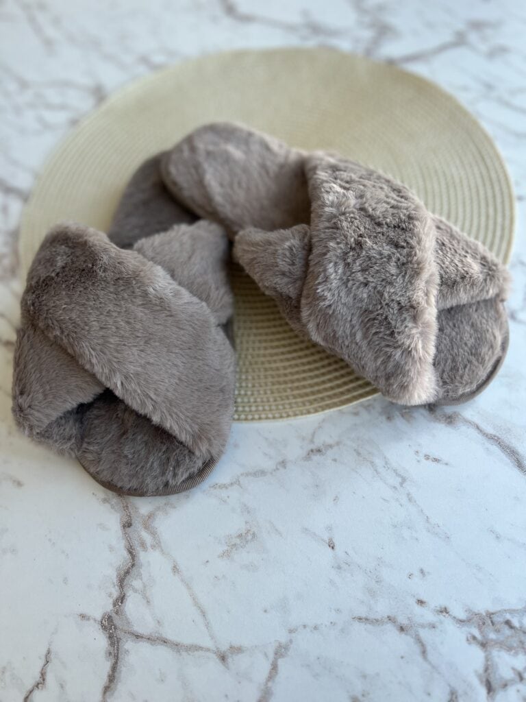 pantufa x 2 tiras marrom