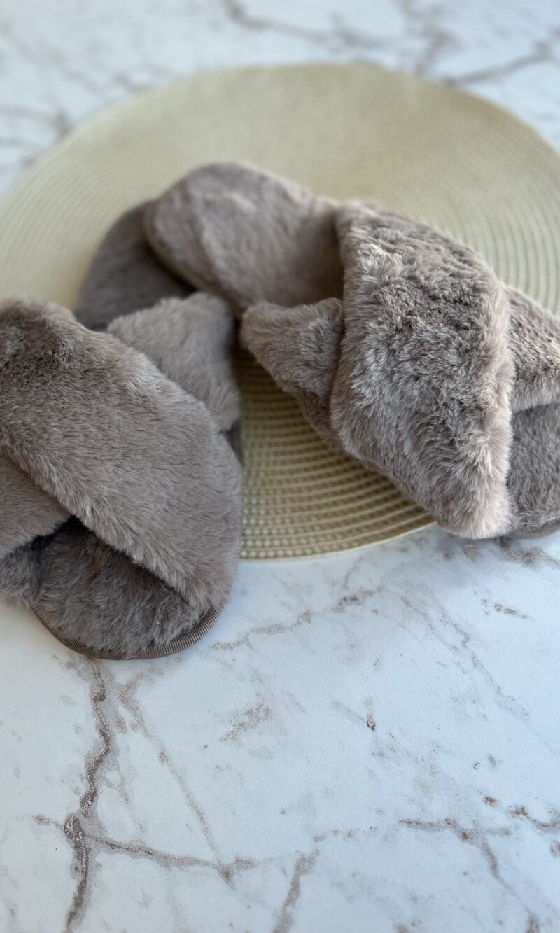 pantufa x 2 tiras marrom