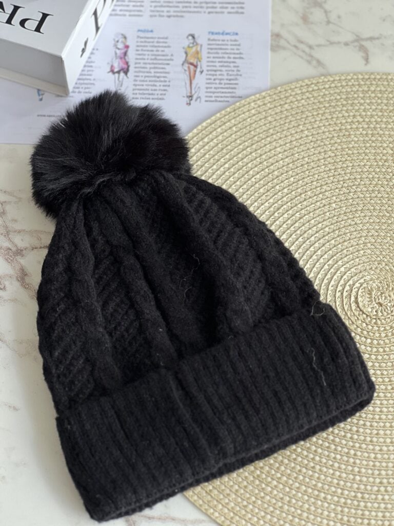 touca pompom preto liso touca pompom preto liso