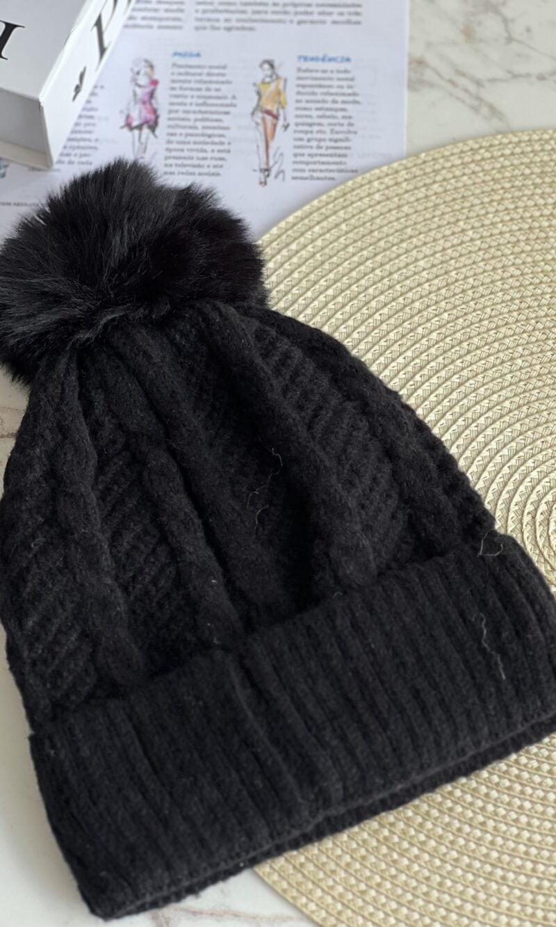 touca pompom preto liso touca pompom preto liso