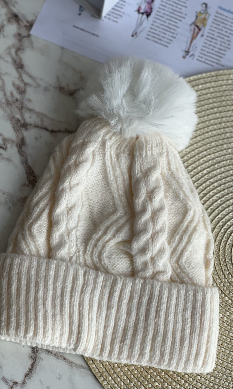 touca pompom creme liso