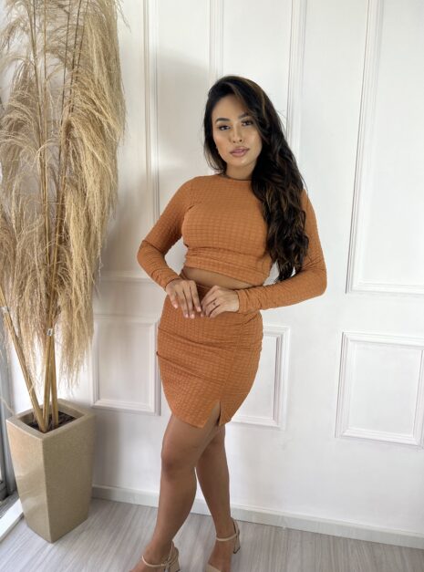 conjunto manga longa naiume caramelo