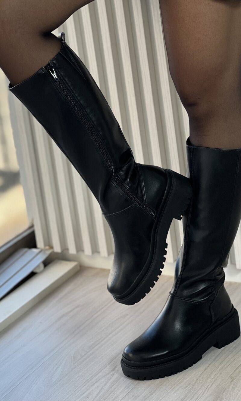 bota tratorada preto via marte