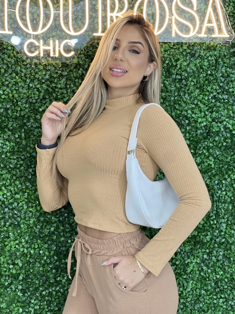 cropped canelado manga longa tuane bege médio cropped canelado manga longa tuane bege médio