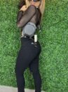 calça jeans preto com rasgo