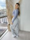 calça pantalona mônica cinza