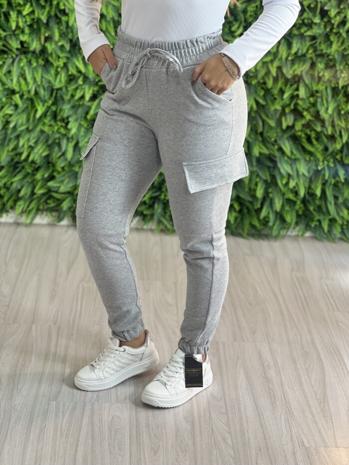 calça jogger moletom bianca cinza
