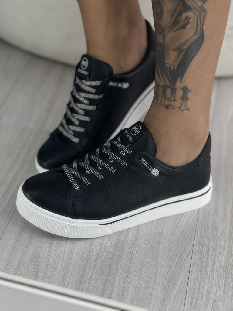 tênis casual brilho preto via marte 016 002 01 tênis casual brilho preto via marte 016 002 01