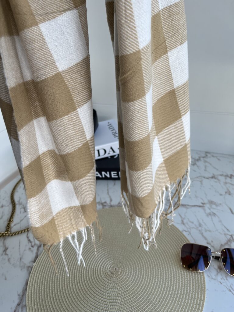 lenço flanelado xadrez bege lenço flanelado xadrez bege