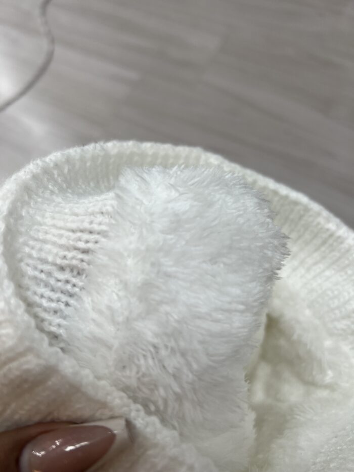 touca pompom creme liso touca pompom creme liso