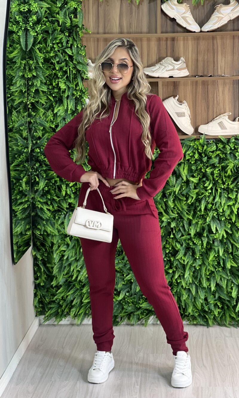 conjunto casaqueto bordô