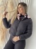 jaqueta puffer reversível ursinha preto com rosa