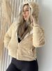 jaqueta puffer reversível ursinha off com bege