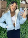 jaqueta puffer reversível ursinha azul bb com branco