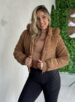 jaqueta puffer cotelê jaque caramelo