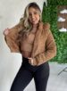 jaqueta puffer cotelê jaque caramelo