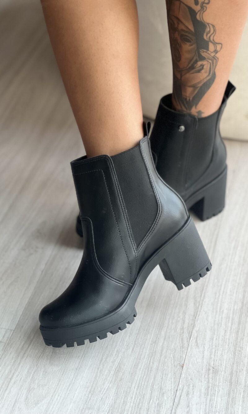 bota cano curto tratorada preto chelsea ramarim bota cano curto tratorada preto chelsea ramarim