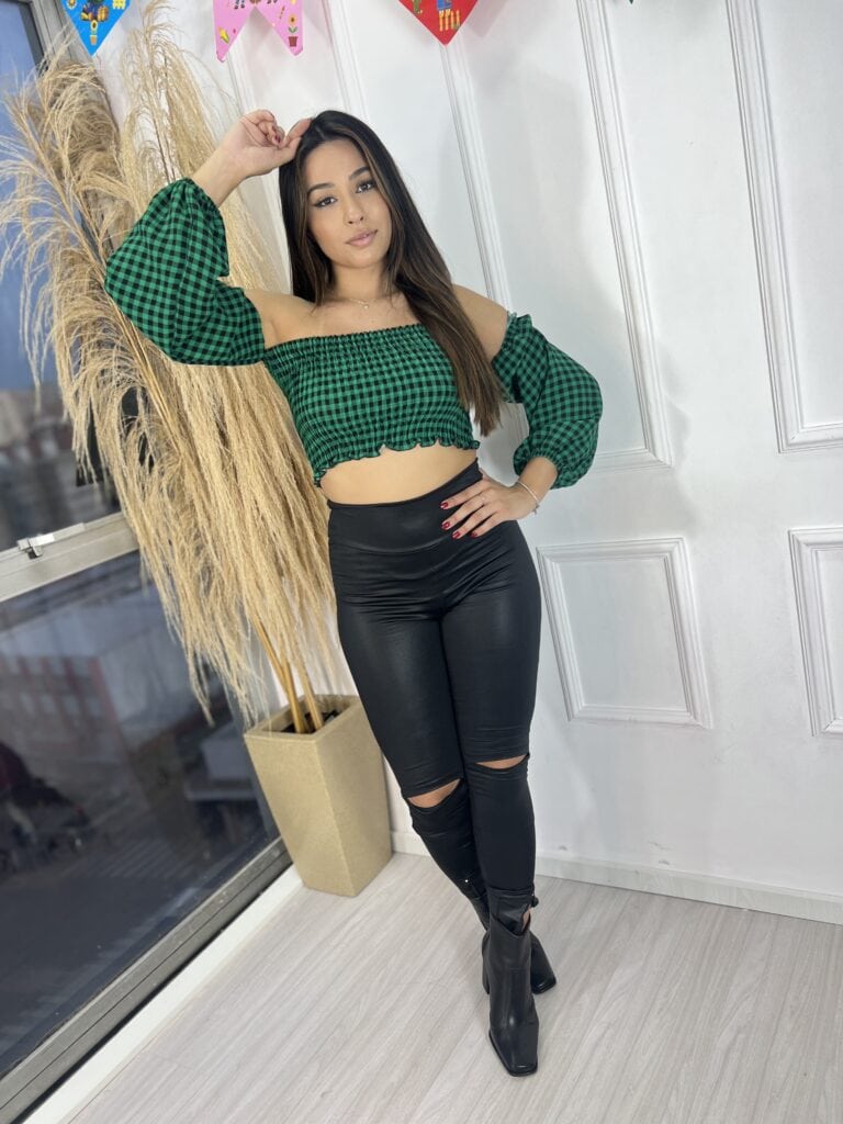 cropped manga longa xadrez mirna vermelho cropped manga longa xadrez mirna vermelho