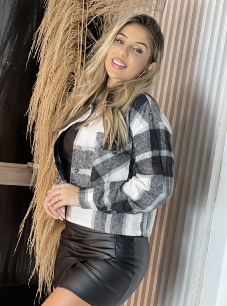 camisa cropped flanelada xadrez preto