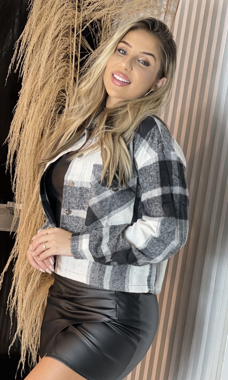 camisa cropped flanelada xadrez preto