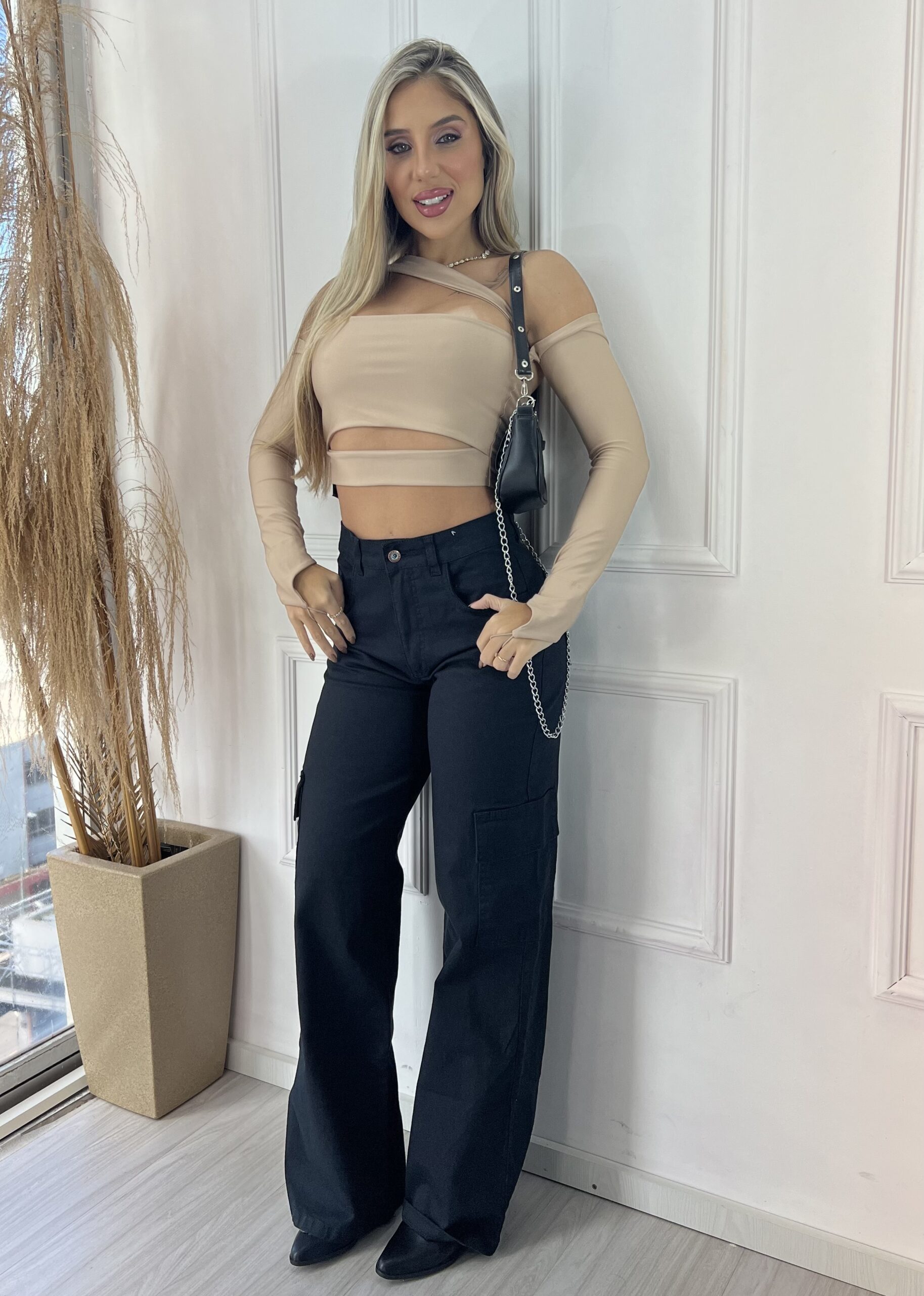 cropped manga longa gringa bege cropped manga longa gringa bege