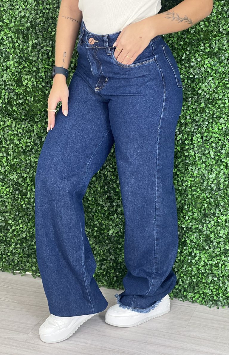 calça jeans wide leg escura