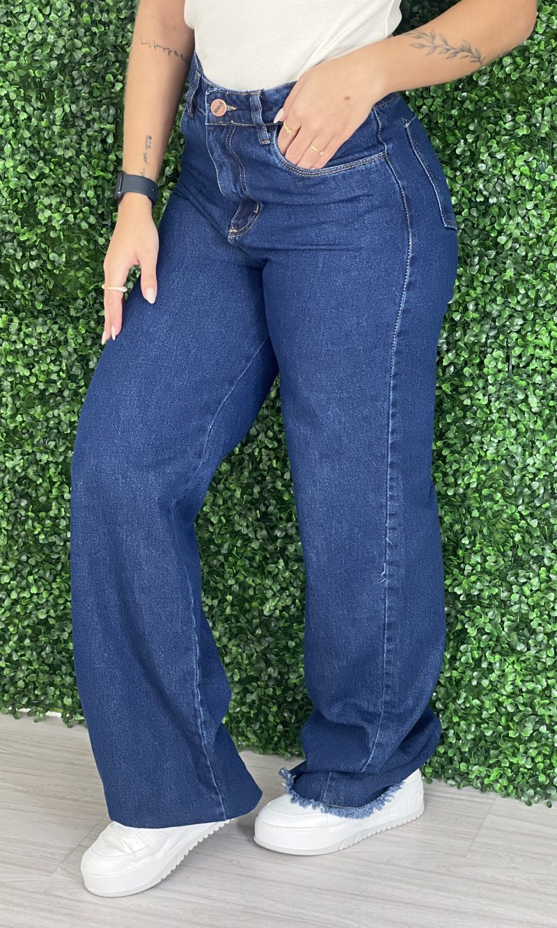 calça jeans wide leg escura