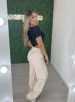 calça jeans wide leg nude