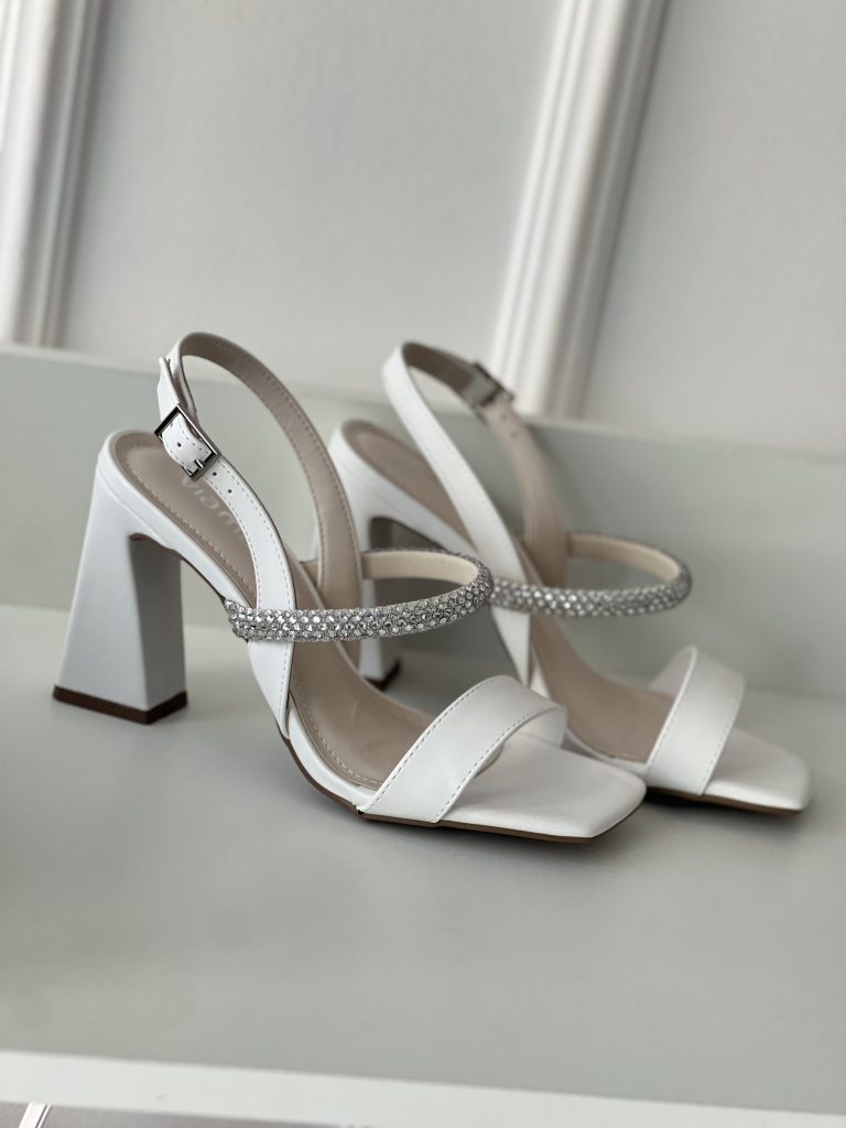 sandália de salto alto branco via marte 150 009 01 sandália de salto alto branco via marte 150 009 01