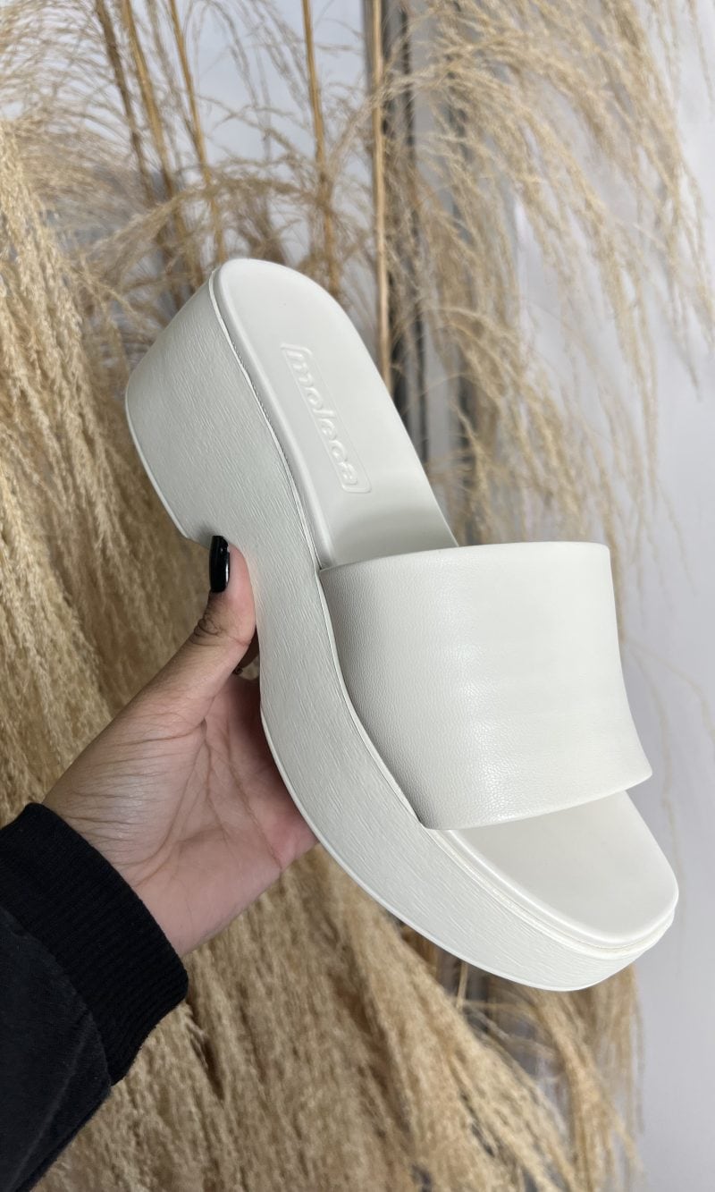 chinelo tamanco branco off moleca 5503.100