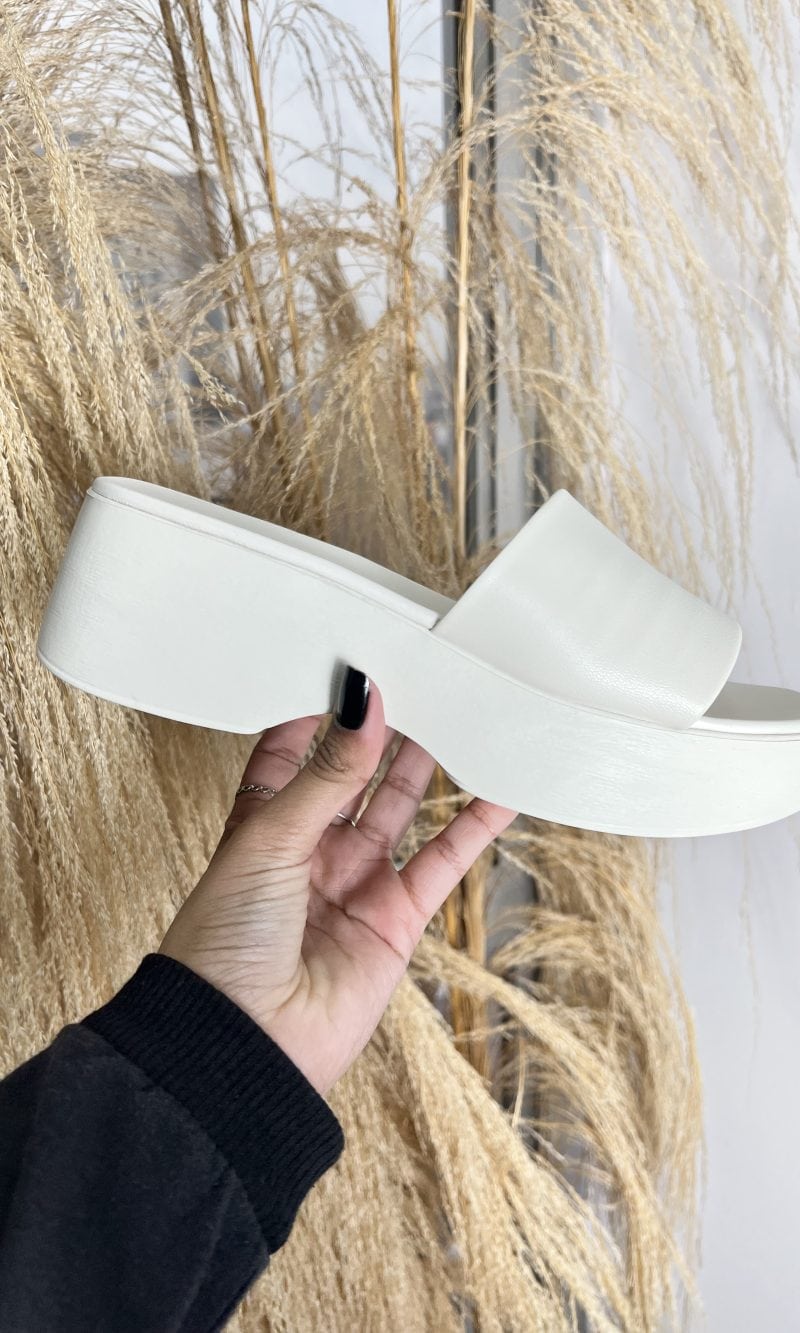 chinelo tamanco branco off moleca 5503.100 chinelo tamanco branco off moleca 5503.100