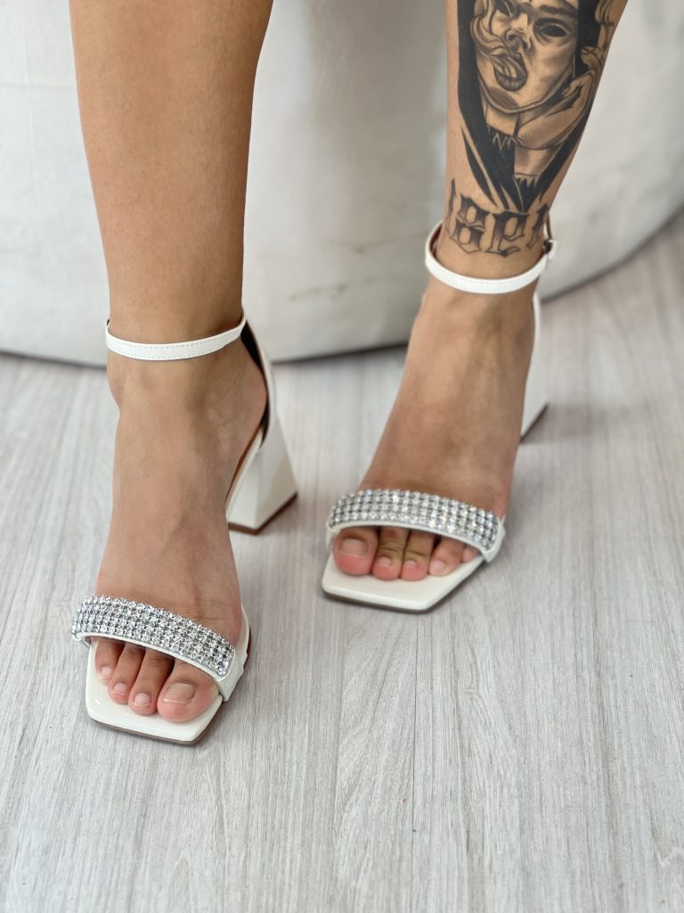 sandália strass branco off vizzano 6464.134
