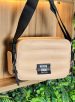 bolsa petite jolie hobby bege/preto pj11126