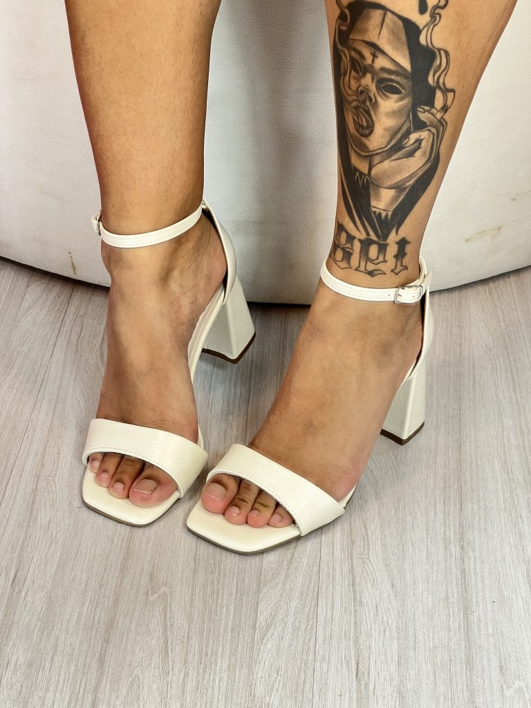 sandália salto bloco bege via marte 105 004 02 sandália salto bloco bege via marte 105 004 02