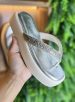 chinelo plataforma off white/prata