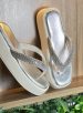 chinelo plataforma off white/prata