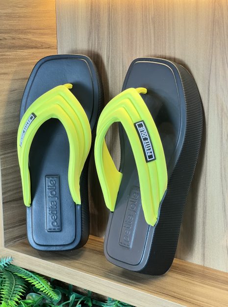 chinelo petite jolie hit amarelo neon/preto pj7286