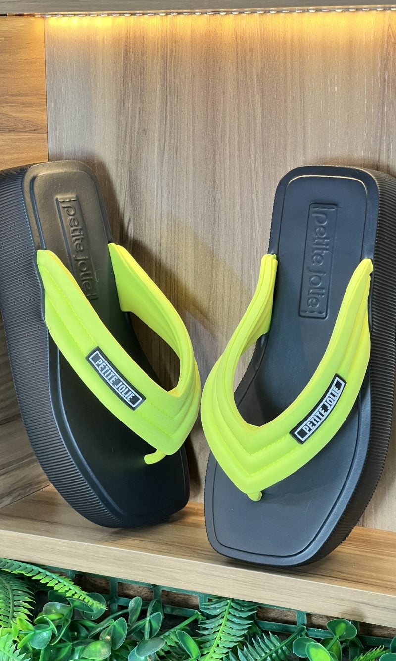chinelo petite jolie hit amarelo neon/preto pj7286 chinelo petite jolie hit amarelo neon/preto pj7286