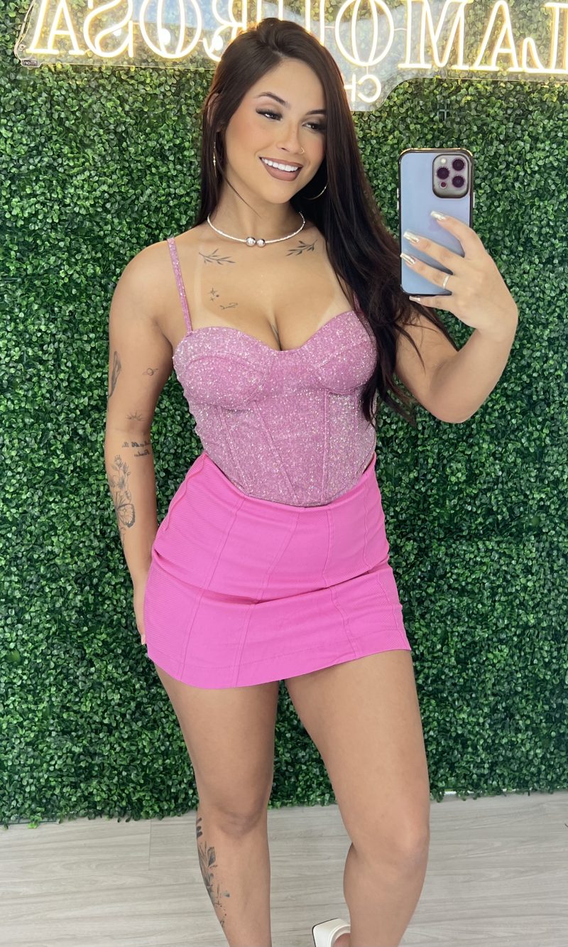saia com short neca rosa