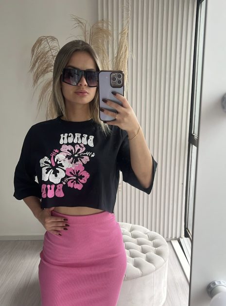 cropped julia happy preto